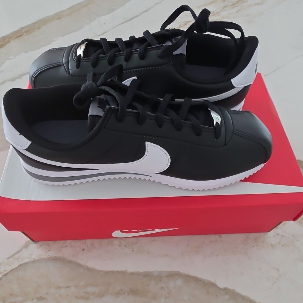 Nike Cortez Leather casual sneakers in black and white SIZE 7Y NIB